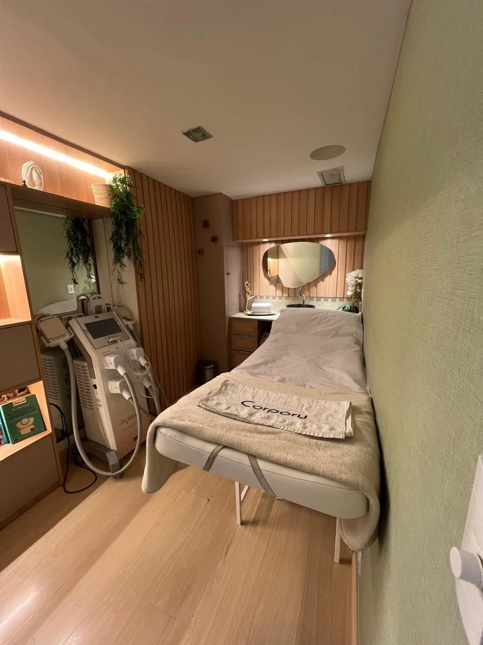 Sala de atendimento de estética da Corpory na Barra da Tijuca